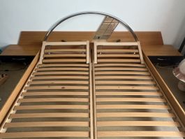 Doppelbett 180 × 200 cm inkl. 2 Lattenrosten & Nachtisch