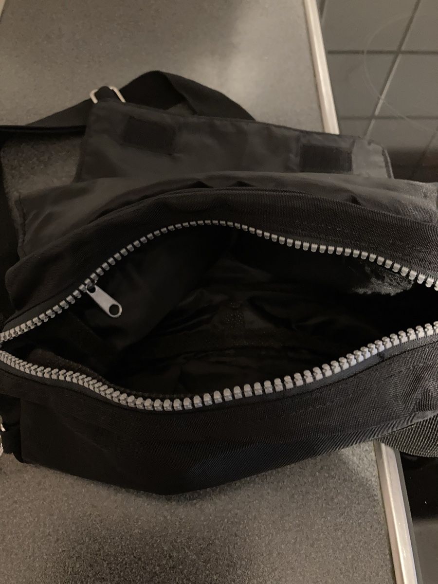 Borse da donna: Sac en tissu – Usato da Plan-les-Ouates venduto da Namorona 1