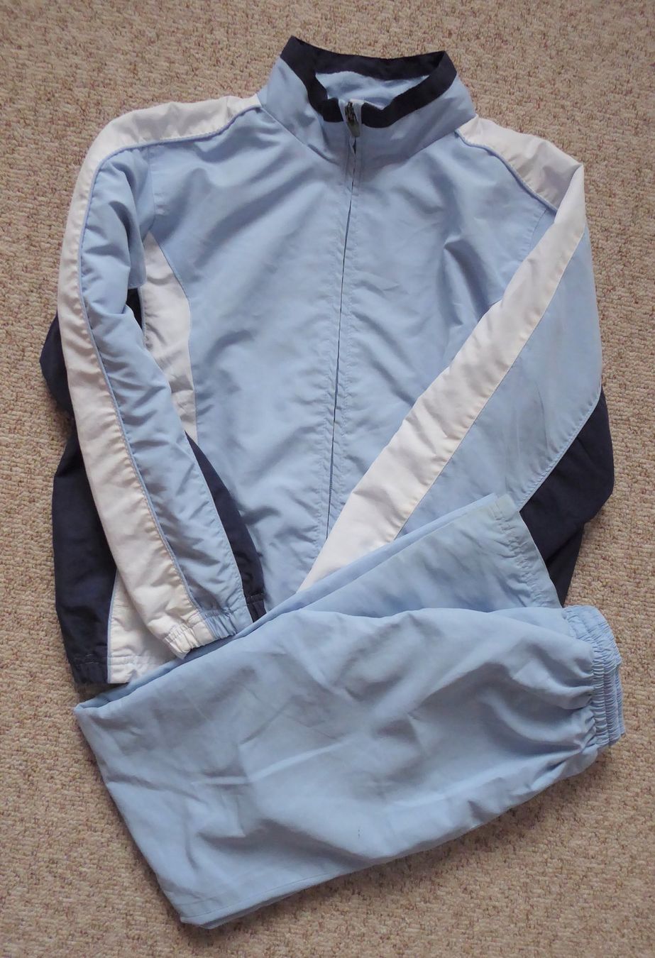 Lotti & Set di vestiti: Mädchen Trainer Gr. 140 Jacke und Hose – Usato da Wettingen venduto da tonia3