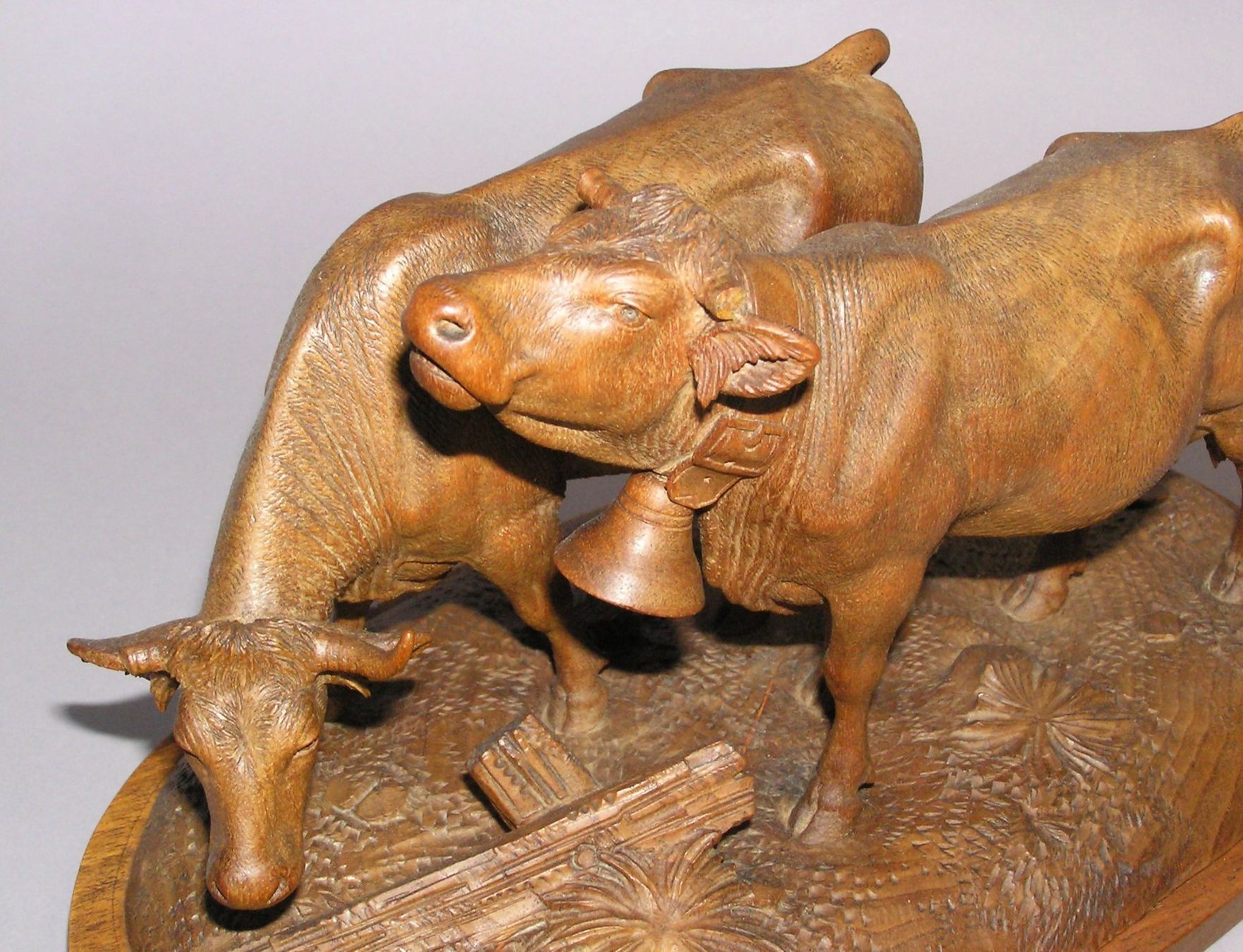Sculture & Statue: ANTIKE FEIN GESCHNITZTE BRIENZER KÜHE BRIENZ – Usato da Grenchen venduto da Antique-hunter 4