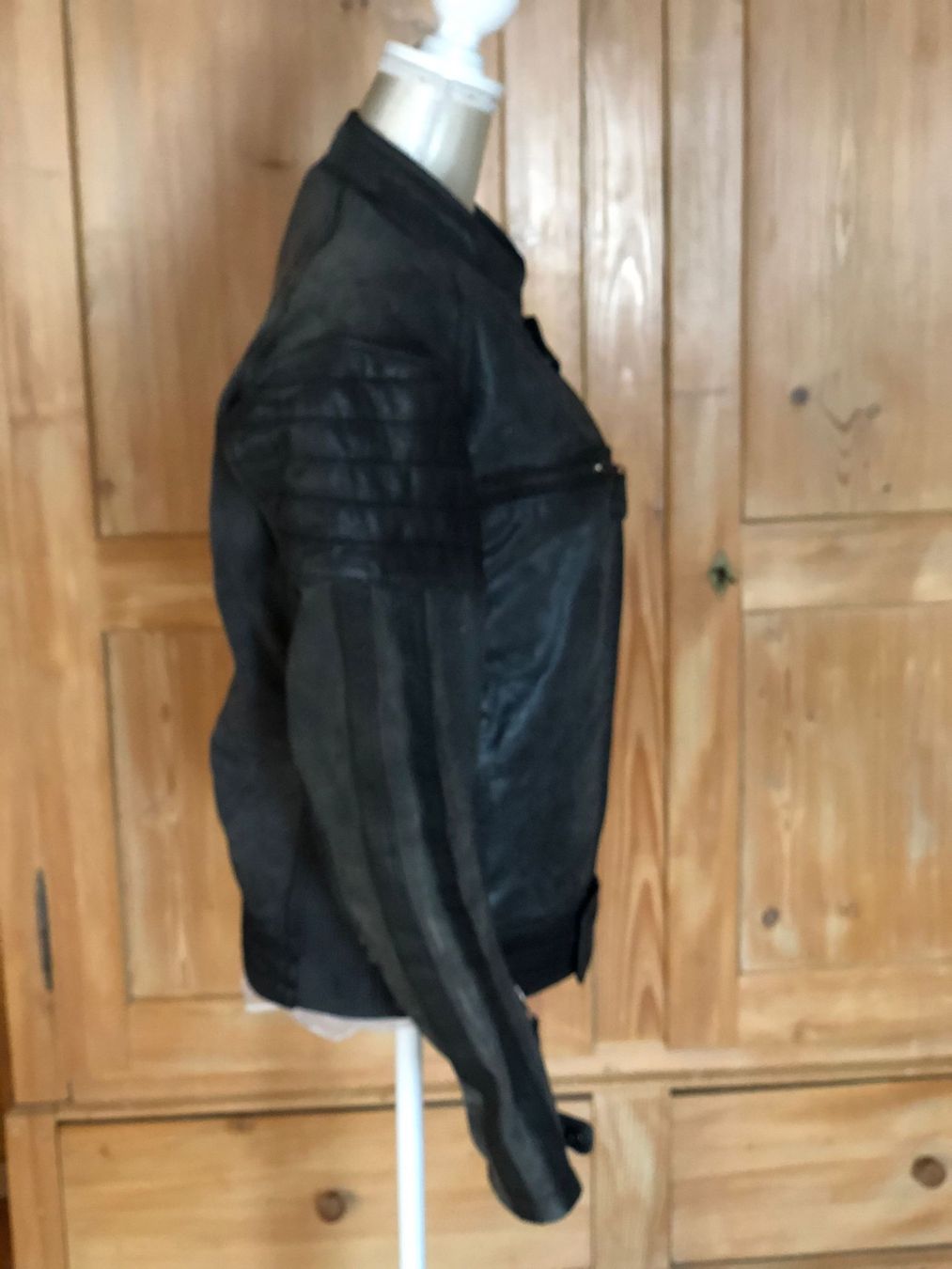 Jacken: Coole Herren Motorradlederjacke Gr. 48 – Gebraucht aus Röschenz von Tashroal 1