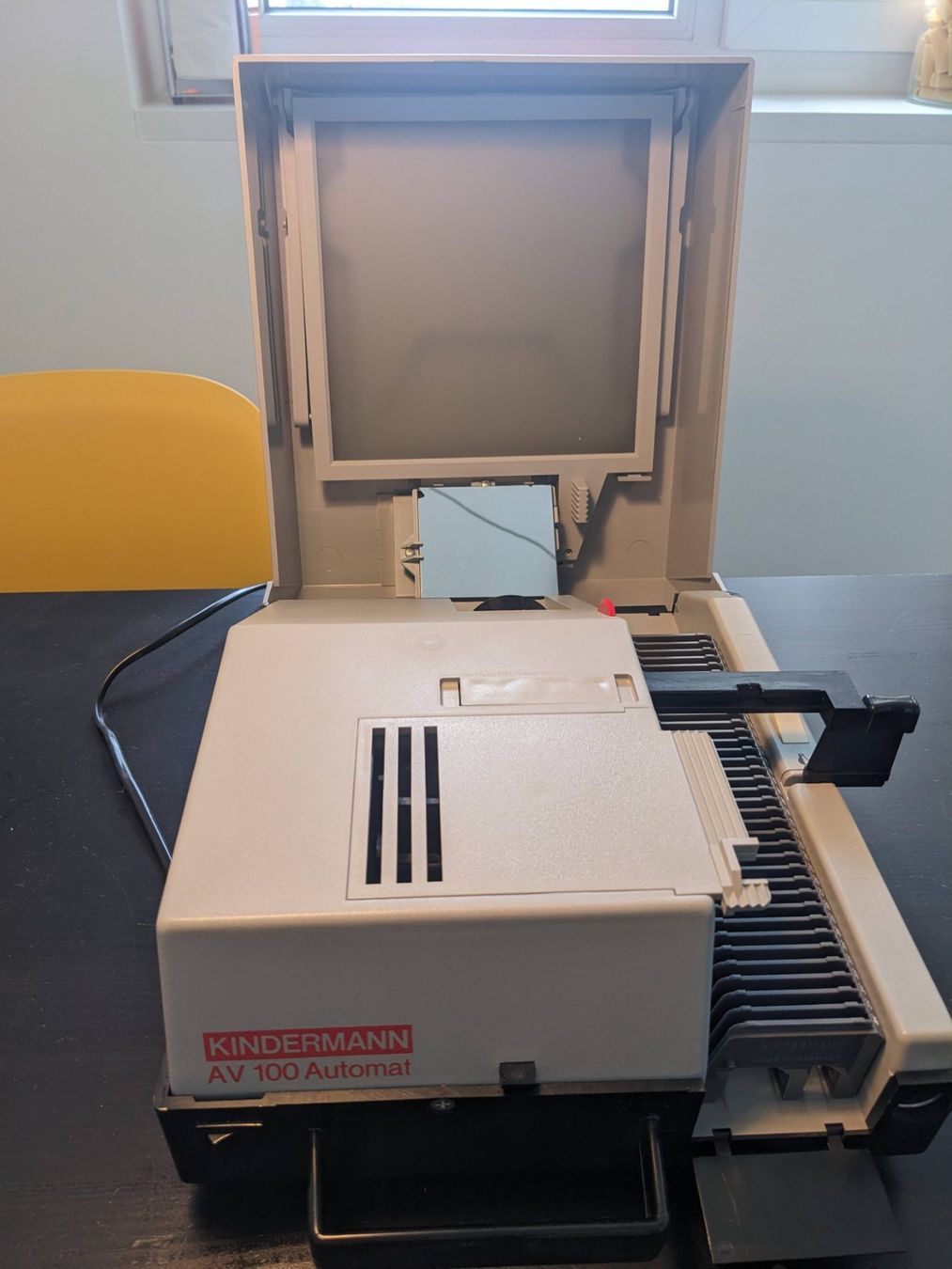 Videoprojektoren: Kindermann AV 100 Automat - Dia-Projektor – Gebraucht aus Zürich von Girgl