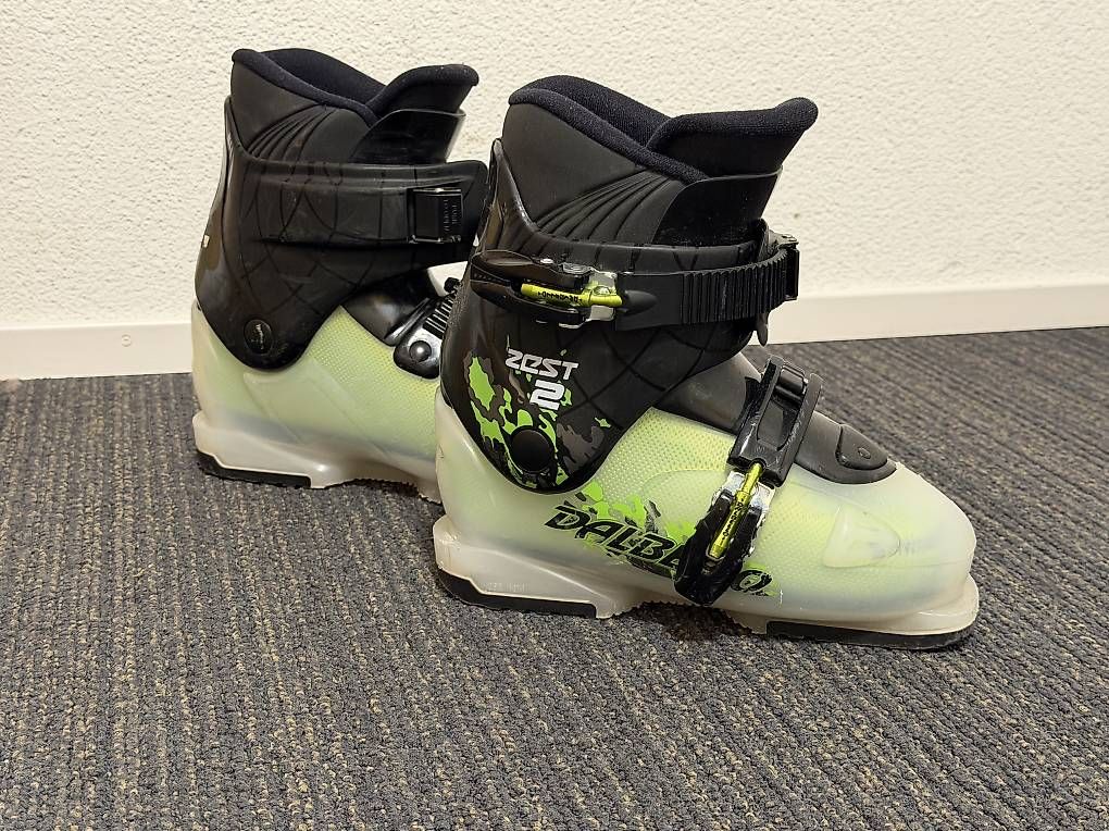 Chaussures garçon: DALBELLO Kinder Skischuhe Zest 2.0 – D'occasion à Wohlenschwil par Snowbound