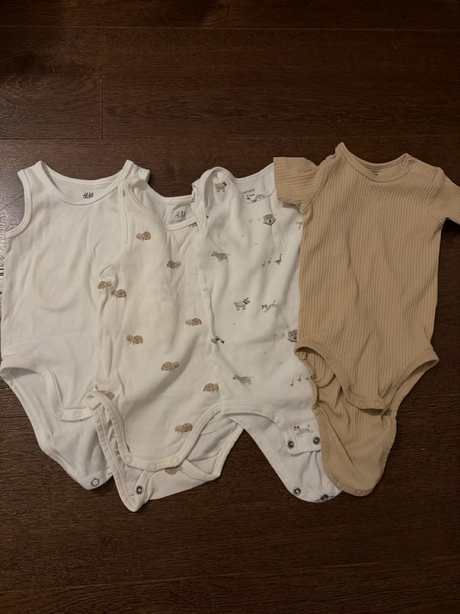 H&M Sous-vêtements: 4 Kurzarmbodys Grösse 80 – D'occasion à Birrhard par Bjonda10