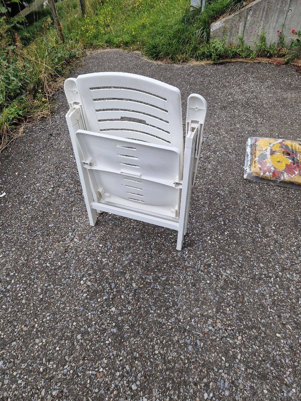 Sessel: Gartenstuhl mit Blumenmuster, Top Zustand! – Gebraucht aus Mörigen von Clio111 6