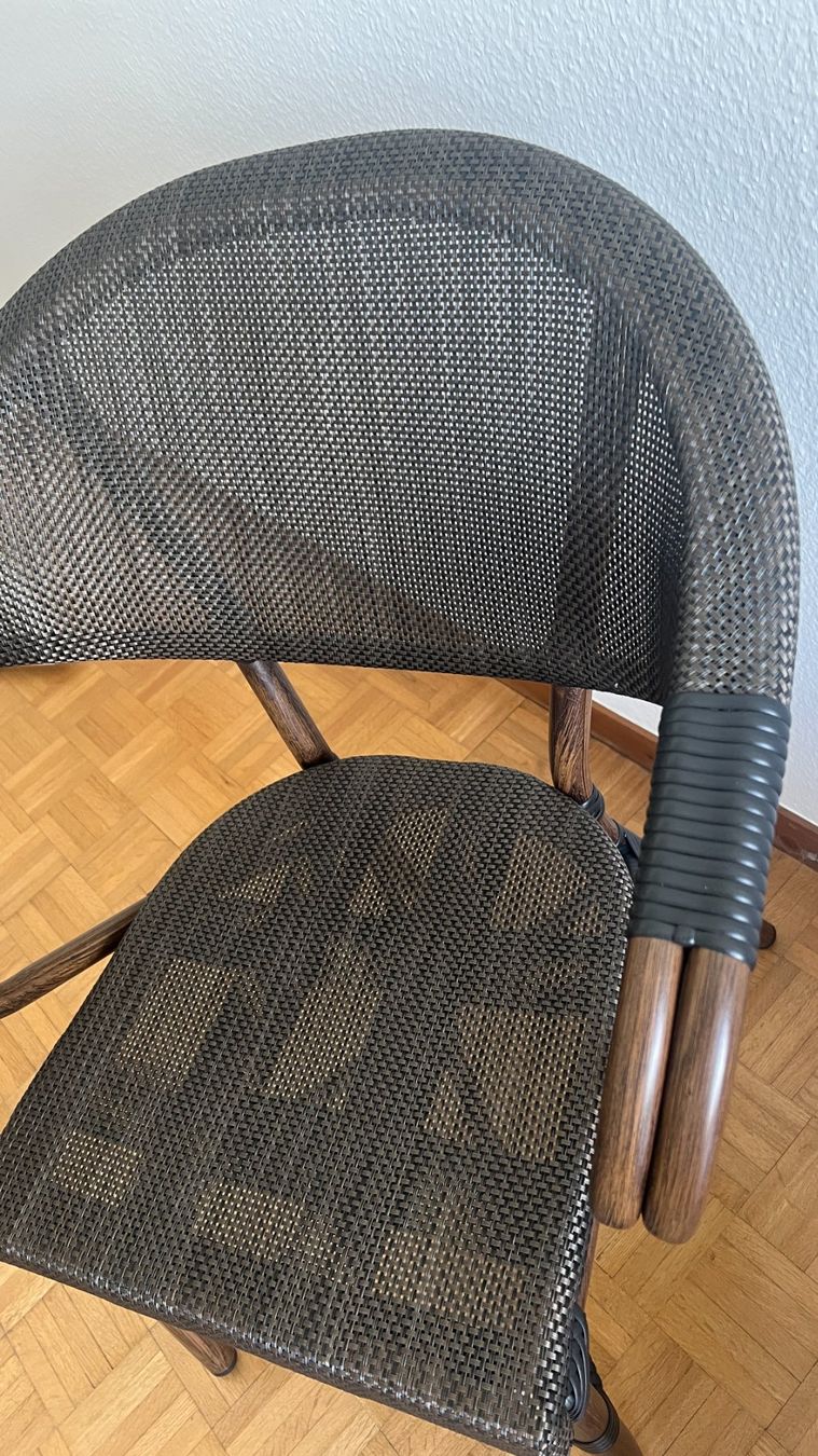 Set di tavolo e panche: Coffee table + 2 garden chairs, perfect for summer! – Usato da Basel venduto da haguen_tr9f 7