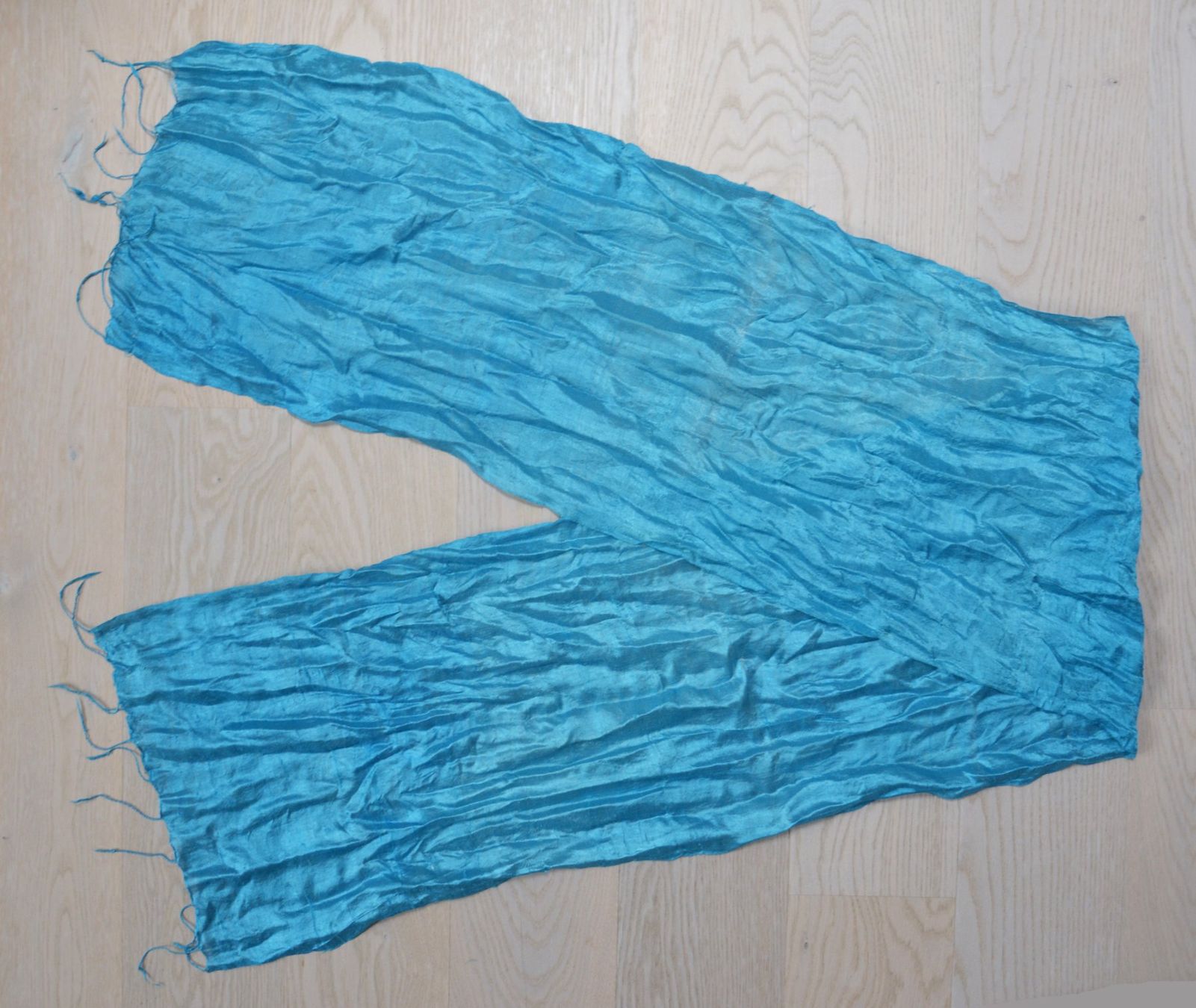 Foulard & Sciarpe: Blauer, leichter Rohseide-Schal – Usato da Niederhasli venduto da littledrop