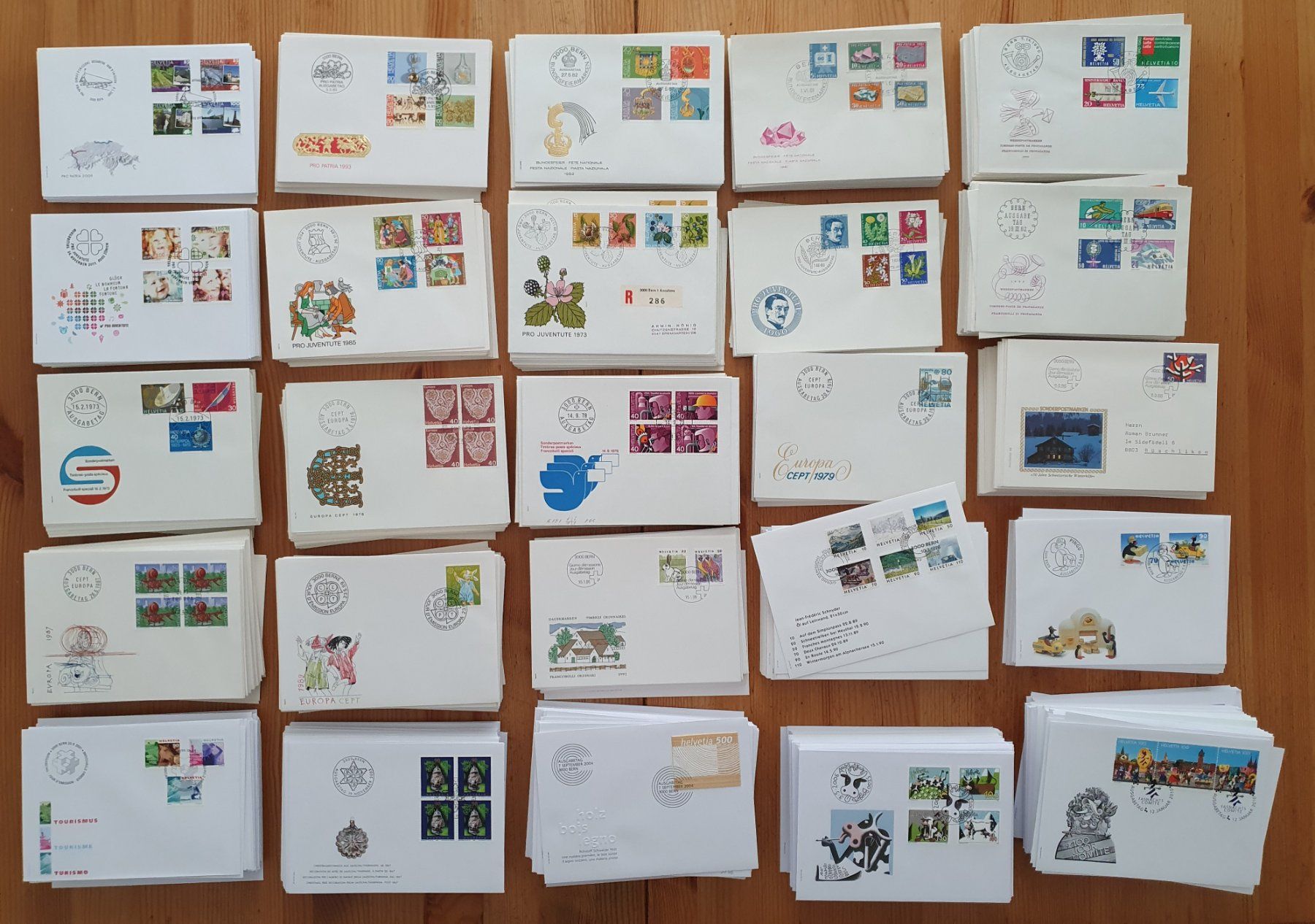 Tutti i francobolli: Schweiz: 900 verschiedene FDC 1960 - 2010 – Usato da Dällikon venduto da Minita