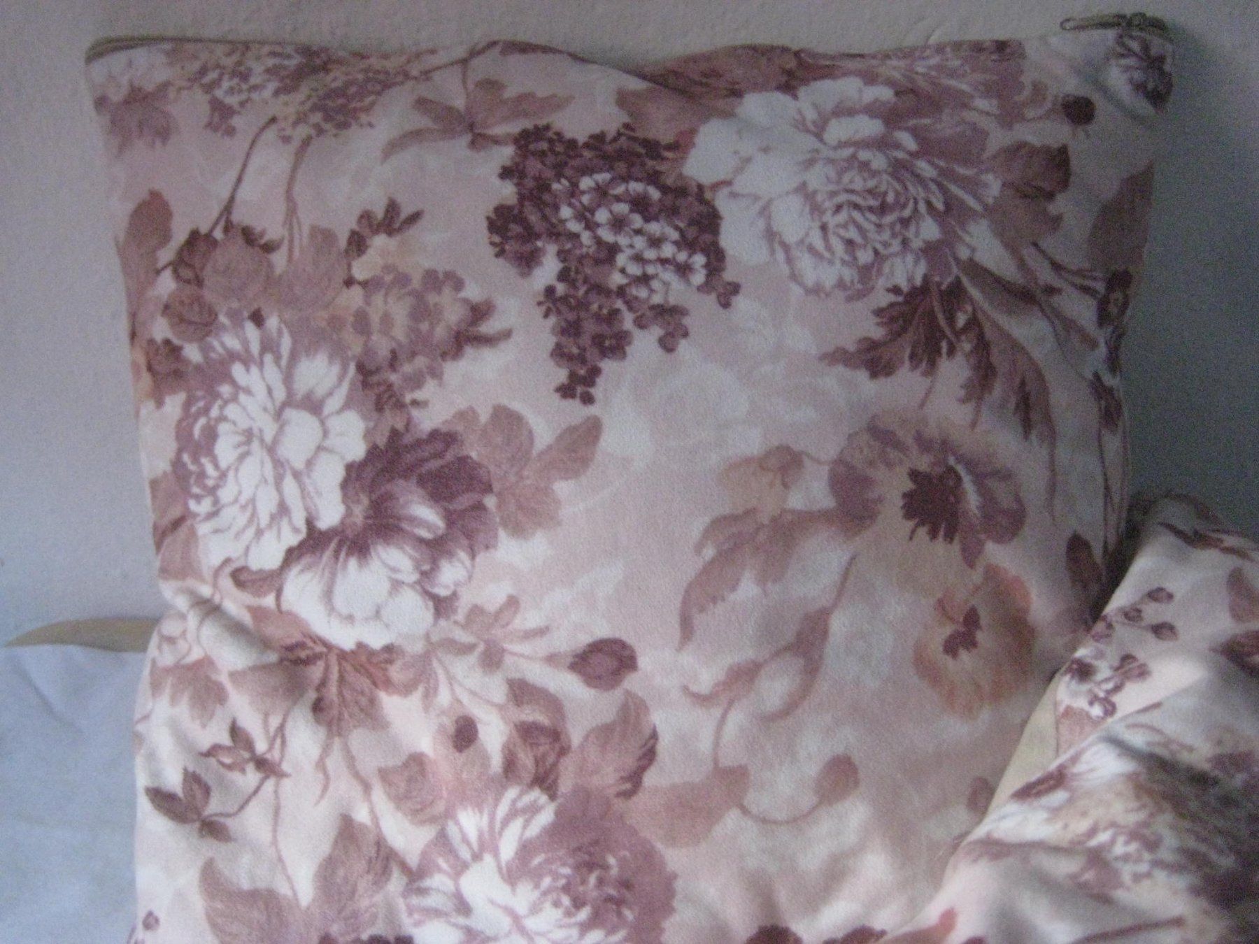 Cuscini: ZIER  KISSEN  MIT BLUMEN – Usato da Uster venduto da flocke1 1