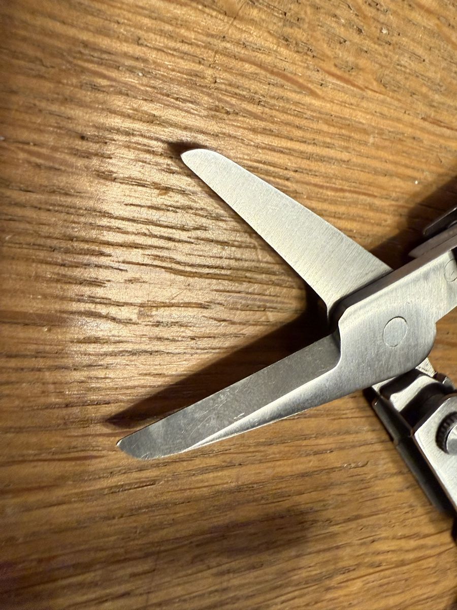 Tutti gli attrezzi: Mercedes-Benz Multitool, neuwertig Taschenmesser – Usato da Goldach venduto da Messerguru 3