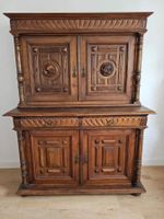Buffet deux corps en bois sculpté, état d'occasion
