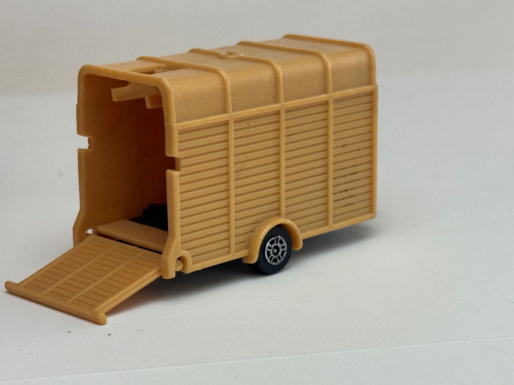 Corgi Toys Modellini d'auto: GB3- Corgi Pferdeanhänger – Usato da Elm venduto da Wikmtz 1
