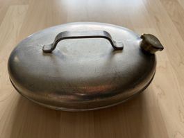 Antike Wärmeflasche aus Metall