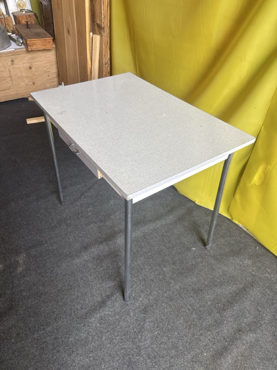 Tavoli: Vintage Küchentisch klassiker – Usato da Walde SG venduto da buenzli-1 1