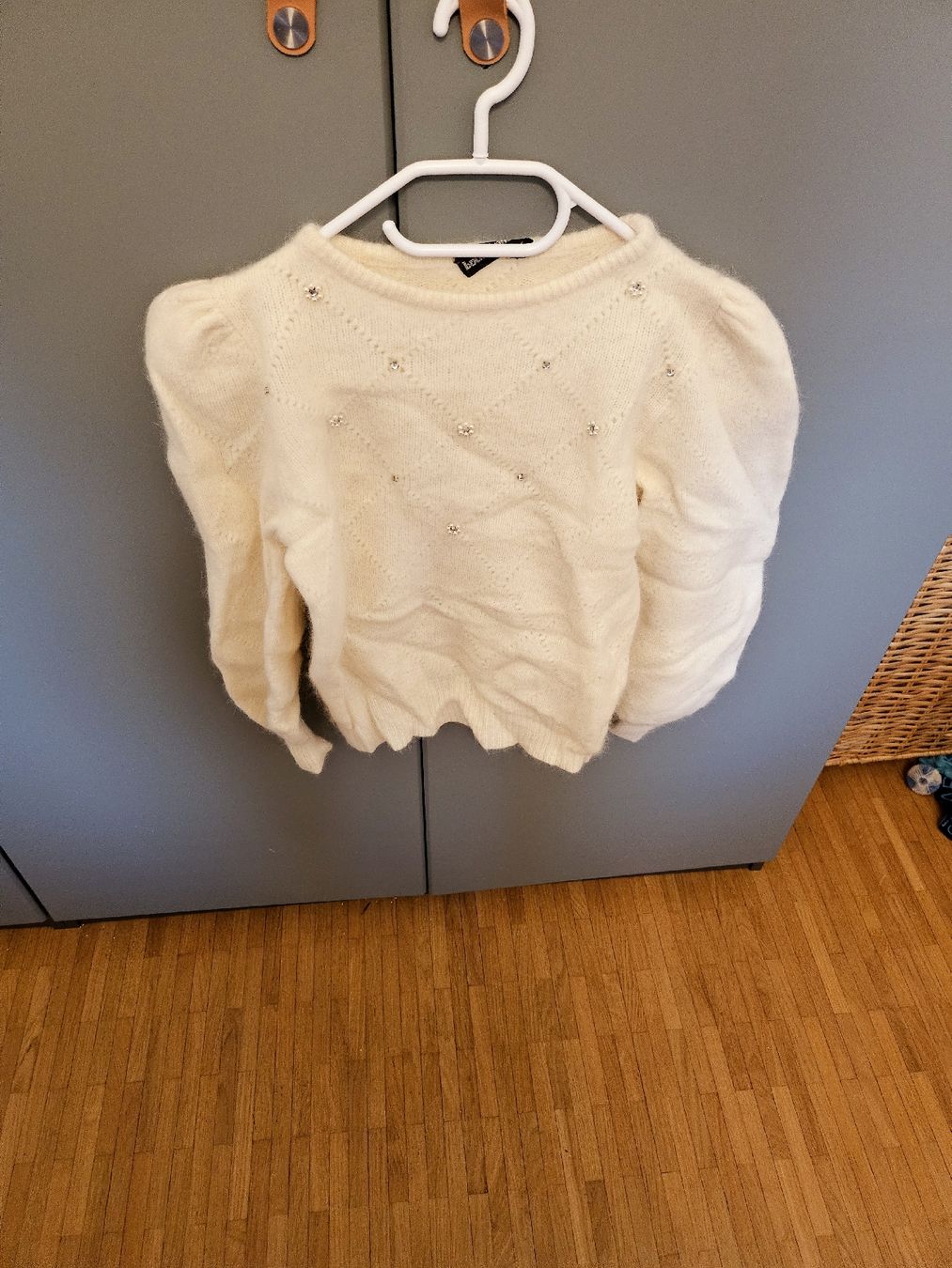 Pullover & Sweatshirts: Très joli pull – Neu (gemäss Beschreibung) aus La Tour-de-Peilz von mar_2r26