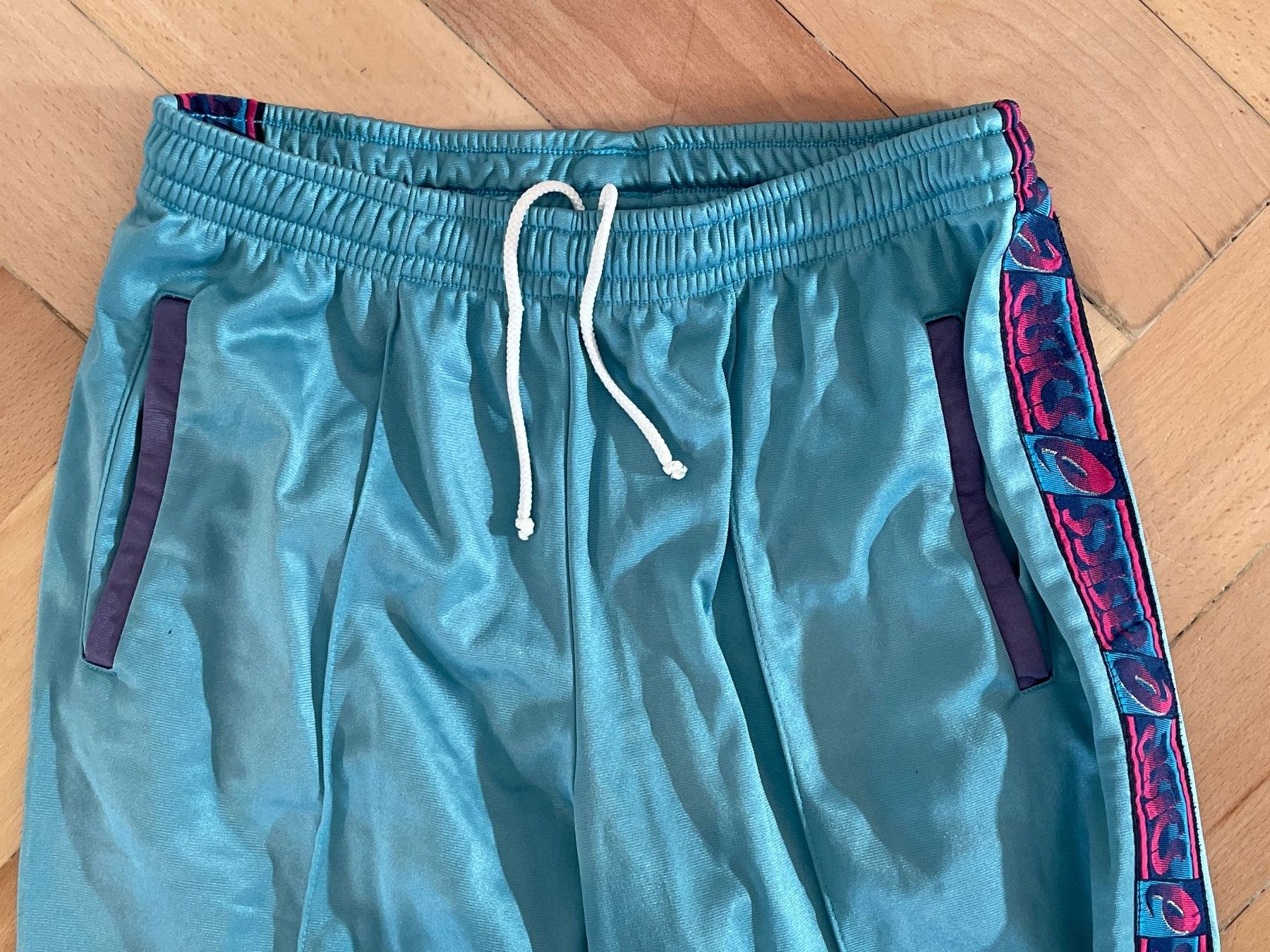 Asics Pantaloni: Vintage ASICS Jogginghose / Trainerhose Gr. S/M – Usato da Frasnacht venduto da GracyStore 2