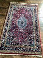 Tapis ancien persan – rouge médaillon central (155 × 95 cm)