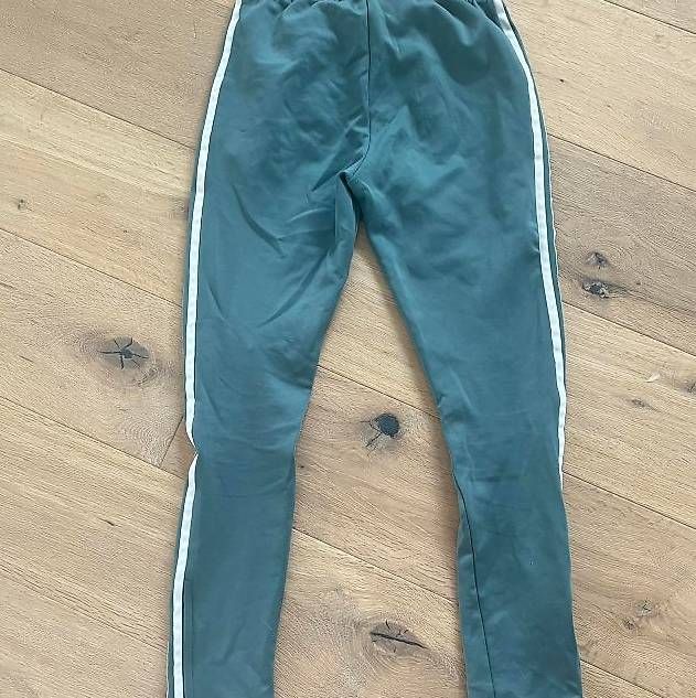 Pantaloni: Adidas Trainingshose (türkis) – Usato da Müswangen venduto da ani_6gmf 2
