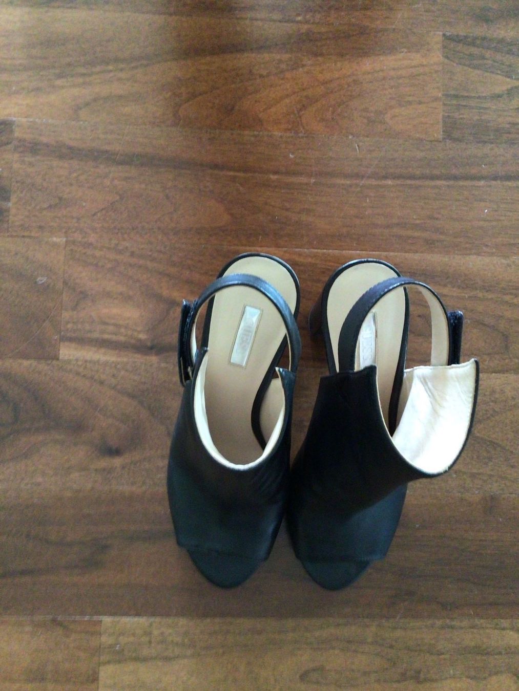Guess Damenschuhe: Sandale Guess – Gebraucht aus Zürich von ElarmariodeRuth 2