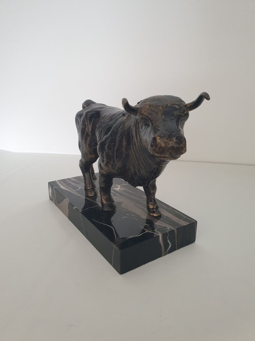 Sculture & Statue: RIESEN STIER GUSSEISEN FIGUR – Usato da Locarno venduto da ICARO8