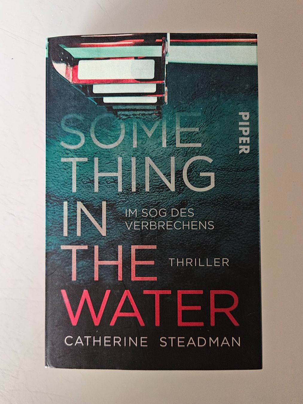 Libri: Thriller - Something in the Water – Usato da Basel venduto da True_Hofer_Store