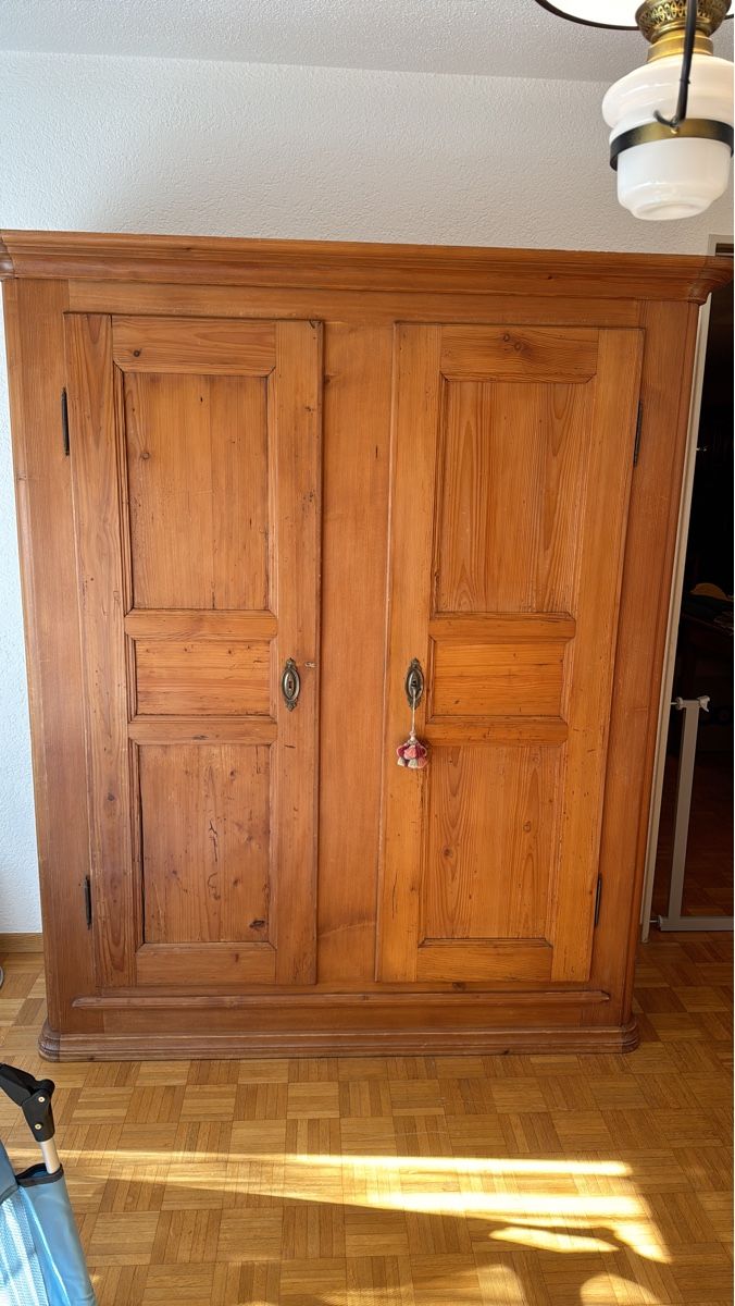 Armoires: Schrank – D'occasion à Walliswil b.Wangen par CharlotteGarde