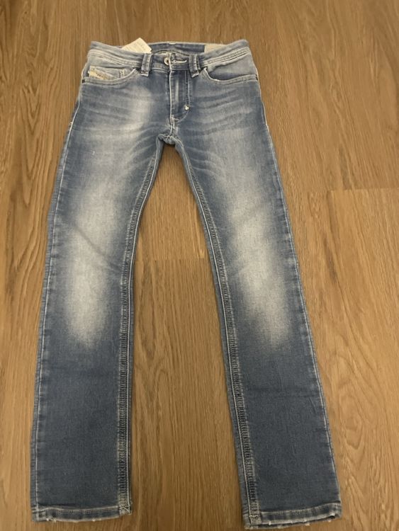 Jeans skinny noir avec noeuds sur les poches