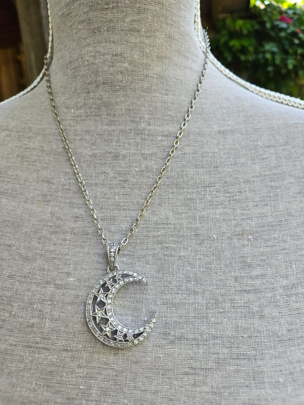 Catenine: Modeschmuck Kette mit wunderschönem Mondanhänger – Usato da Gränichen venduto da Zmoonlight