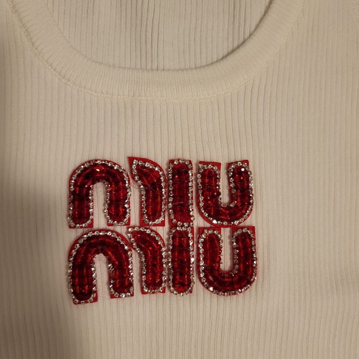 Miu Miu Tops: Miu Miu Tanktop – Neuf (Voir description) à Allschwil par lor_6cgq 2