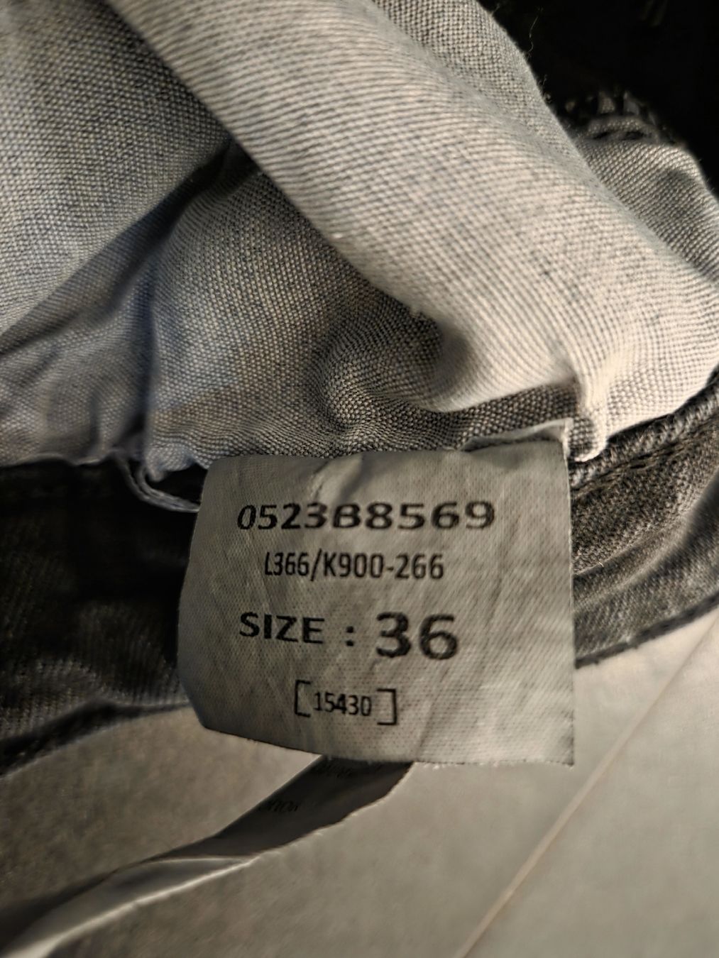 Jeans: Schwarze Destroyed Jeans, Grösse 36 – Usato da Konolfingen venduto da Siggi_wulle 2