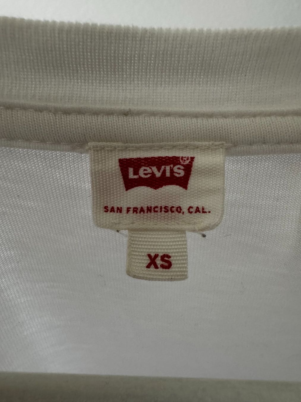 Levi's T-shirt: Levi's T-Shirt weiss, Gr. xs – Usato da Heitenried venduto da OliviaS93 1