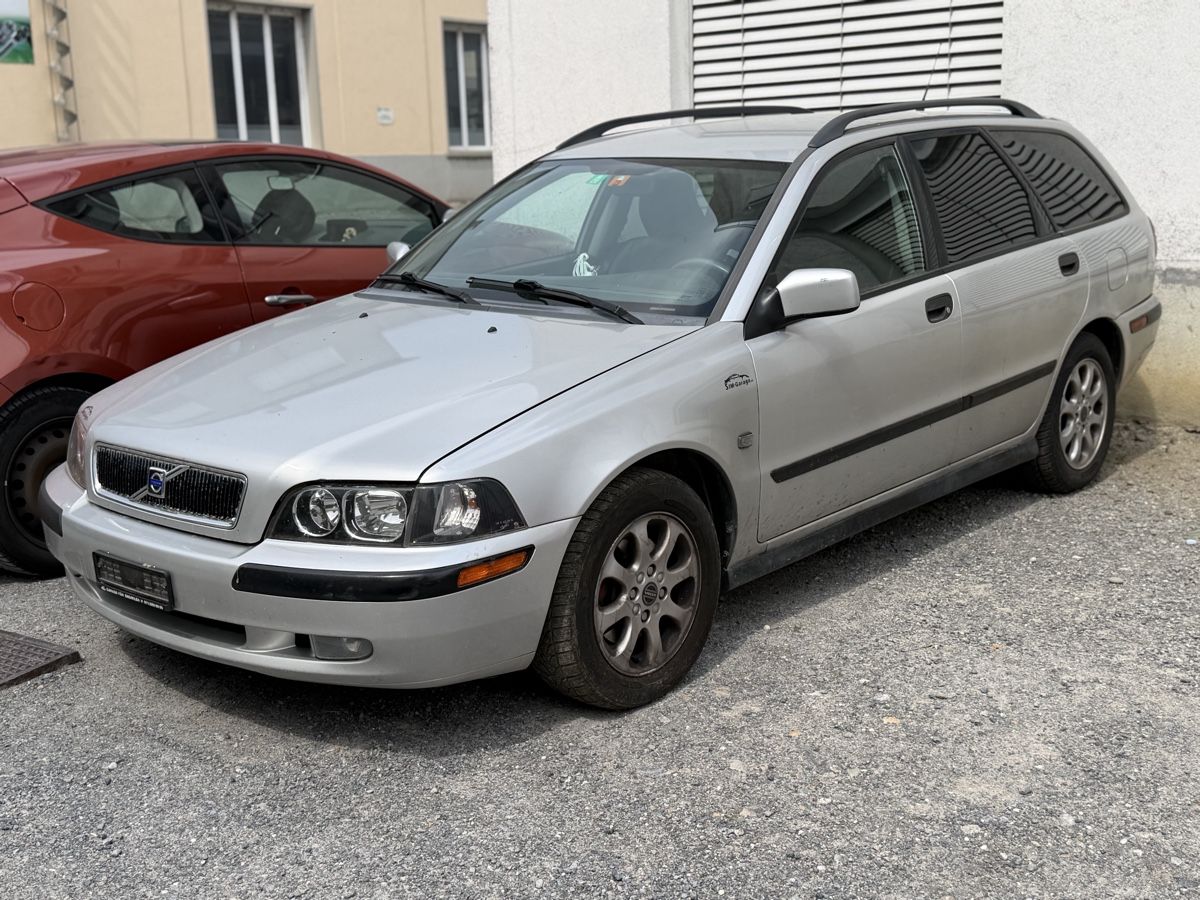 Volvo Autos: Volvo V40 2.0T – D'occasion à Oberaach par DJB21