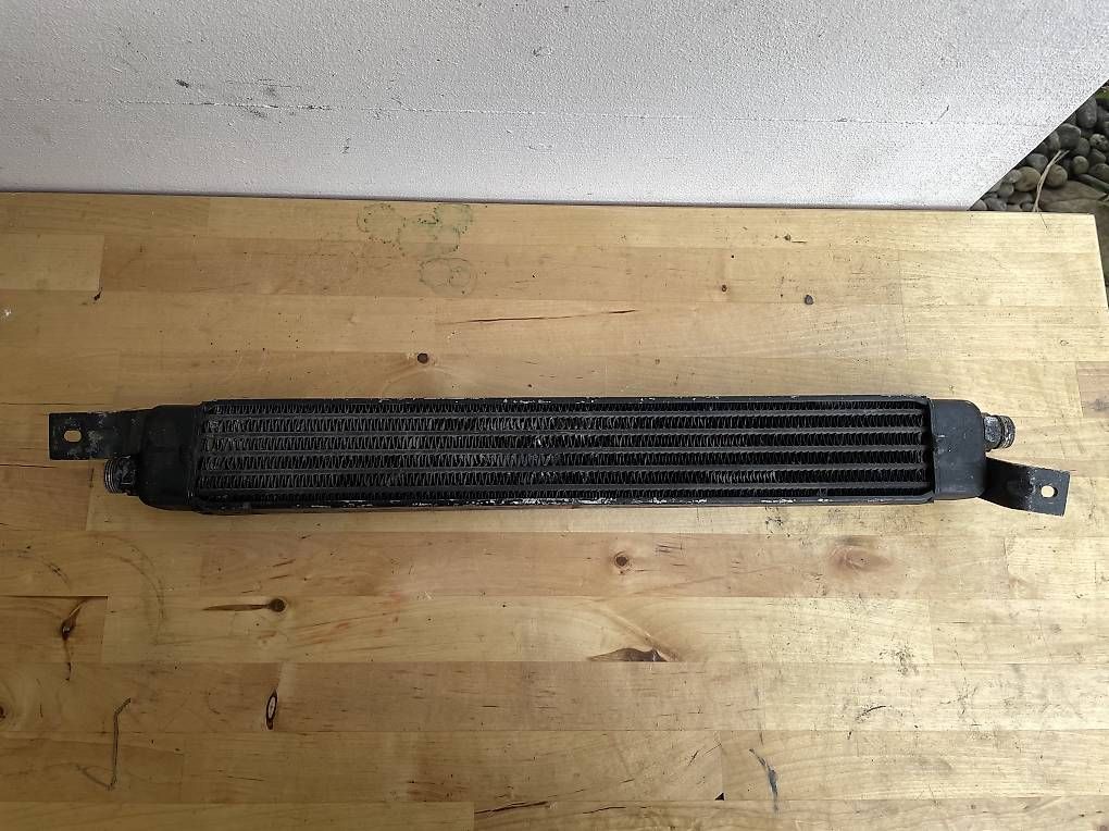 Toutes les pièces auto: BMW E30 325i Ölkühler – D'occasion à Reinach BL par mme_c9k2