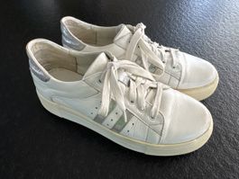 Weisse Lederschuhe mit Silberdetails, Gr. 38 Echtleder