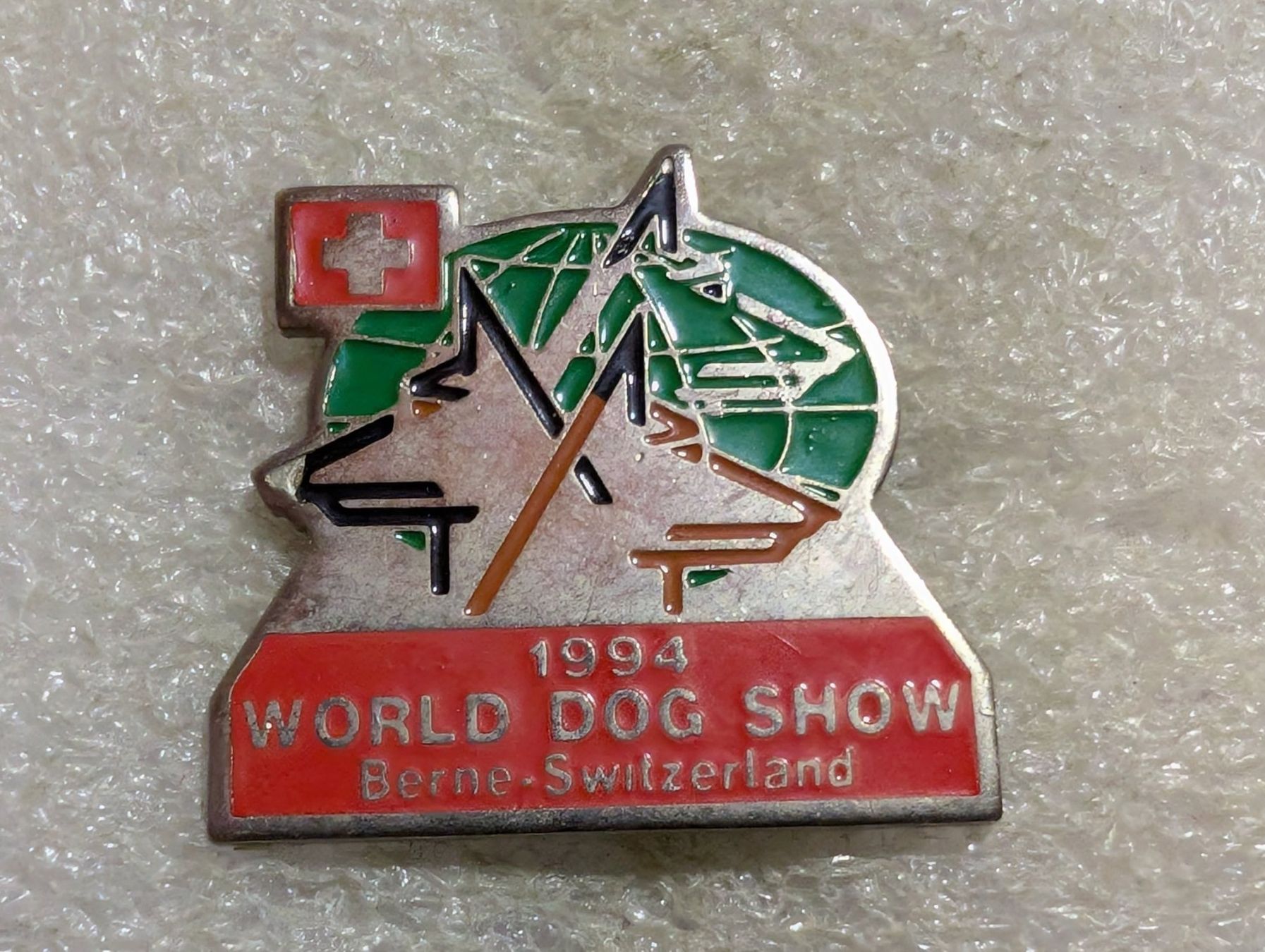 Placchette & Badge: Ansteckpin 176: World Dog Show Bern – Usato da Oppligen venduto da Pin-Fall-Shop
