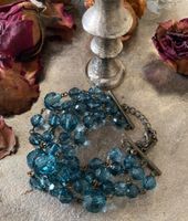 Modernes Armband blau