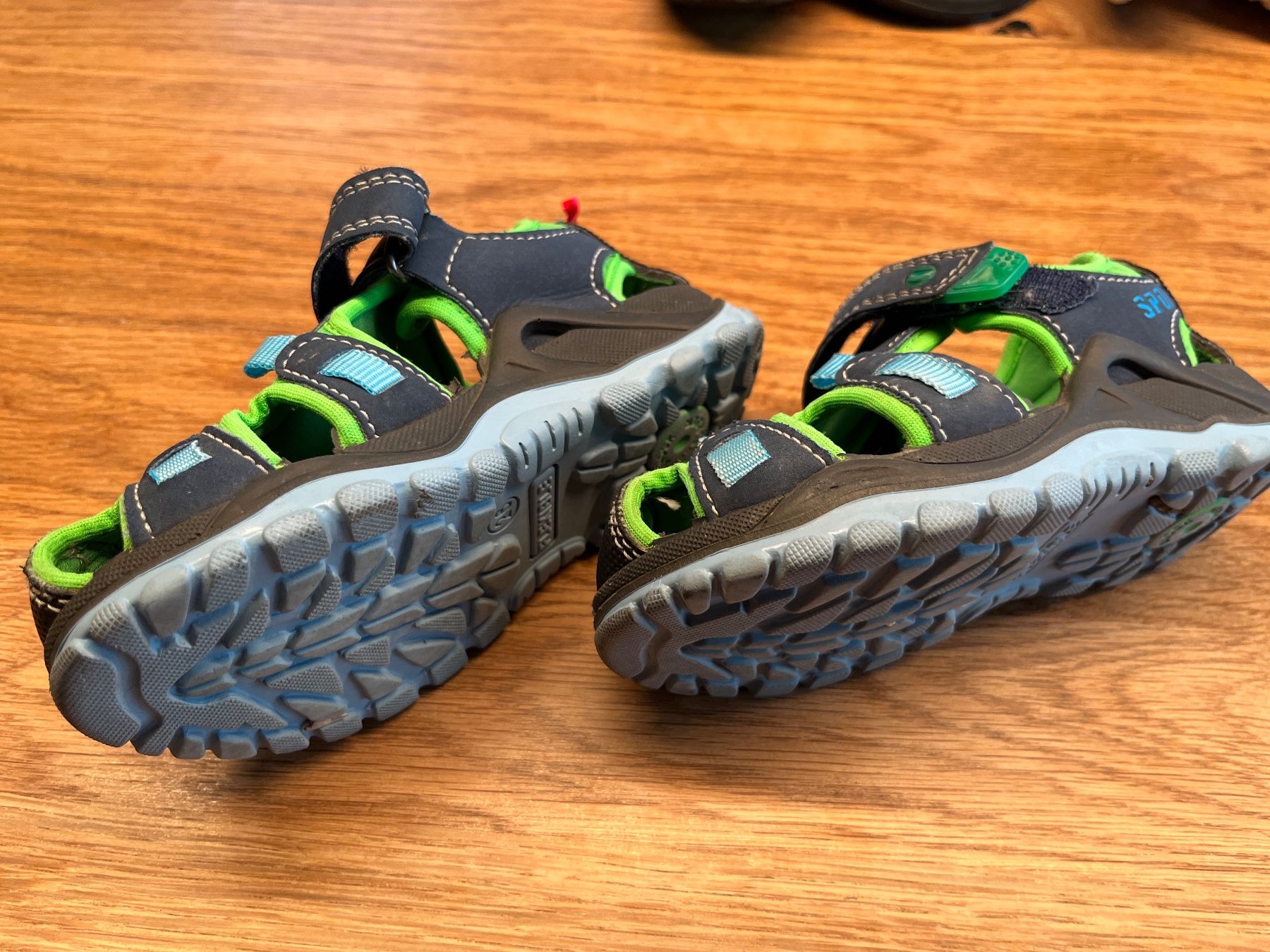 Schuhe für Jungen: Schuhpaket Grösse 26 (4 Schuhe) – Gebraucht aus Brünisried von Seisler88 8