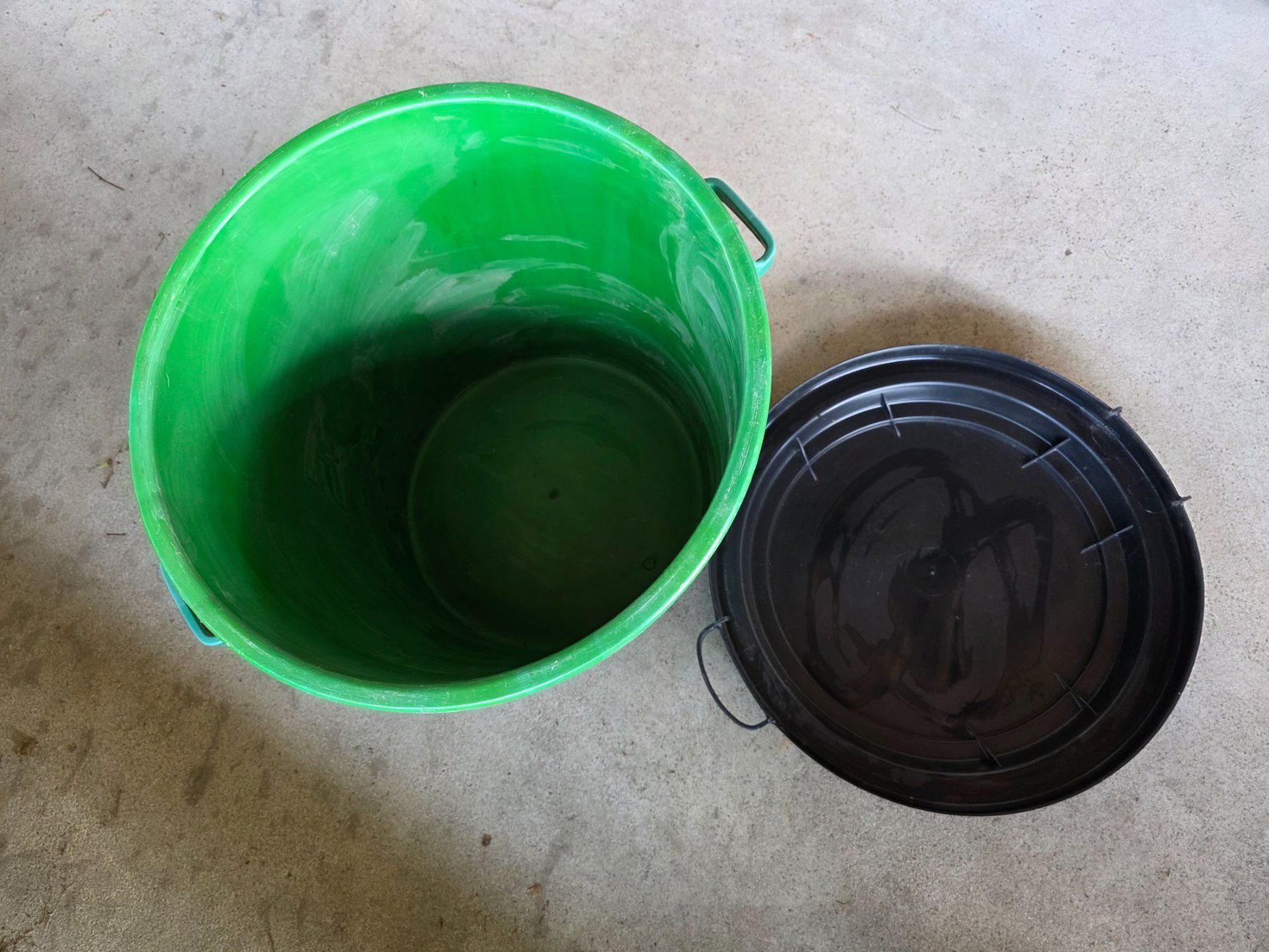 Autres articles pour la maison: grüne Garten Tonne Abfall Wasser Eimer 51 cm – D'occasion à Walterswil BE par Lonitti 5