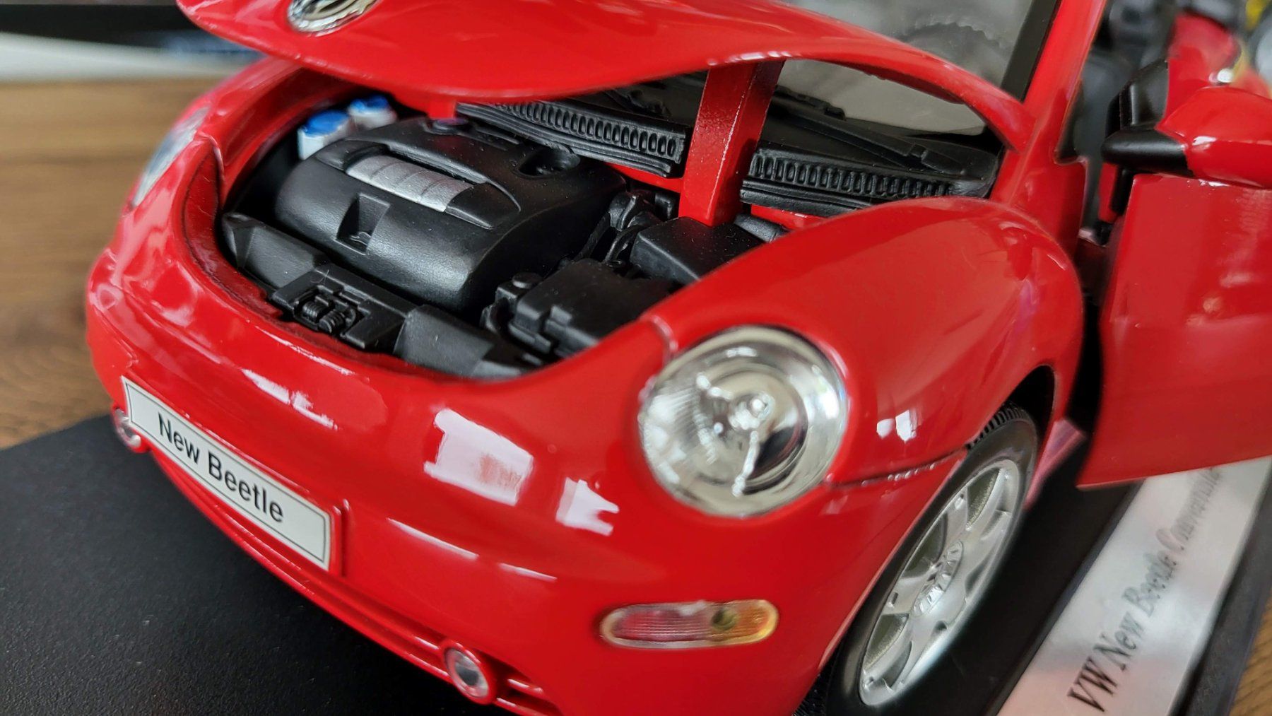 Welly Modellautos: VW New Beetle Convertible 1:18 Welly – Gebraucht aus Rothrist von Juana5 5