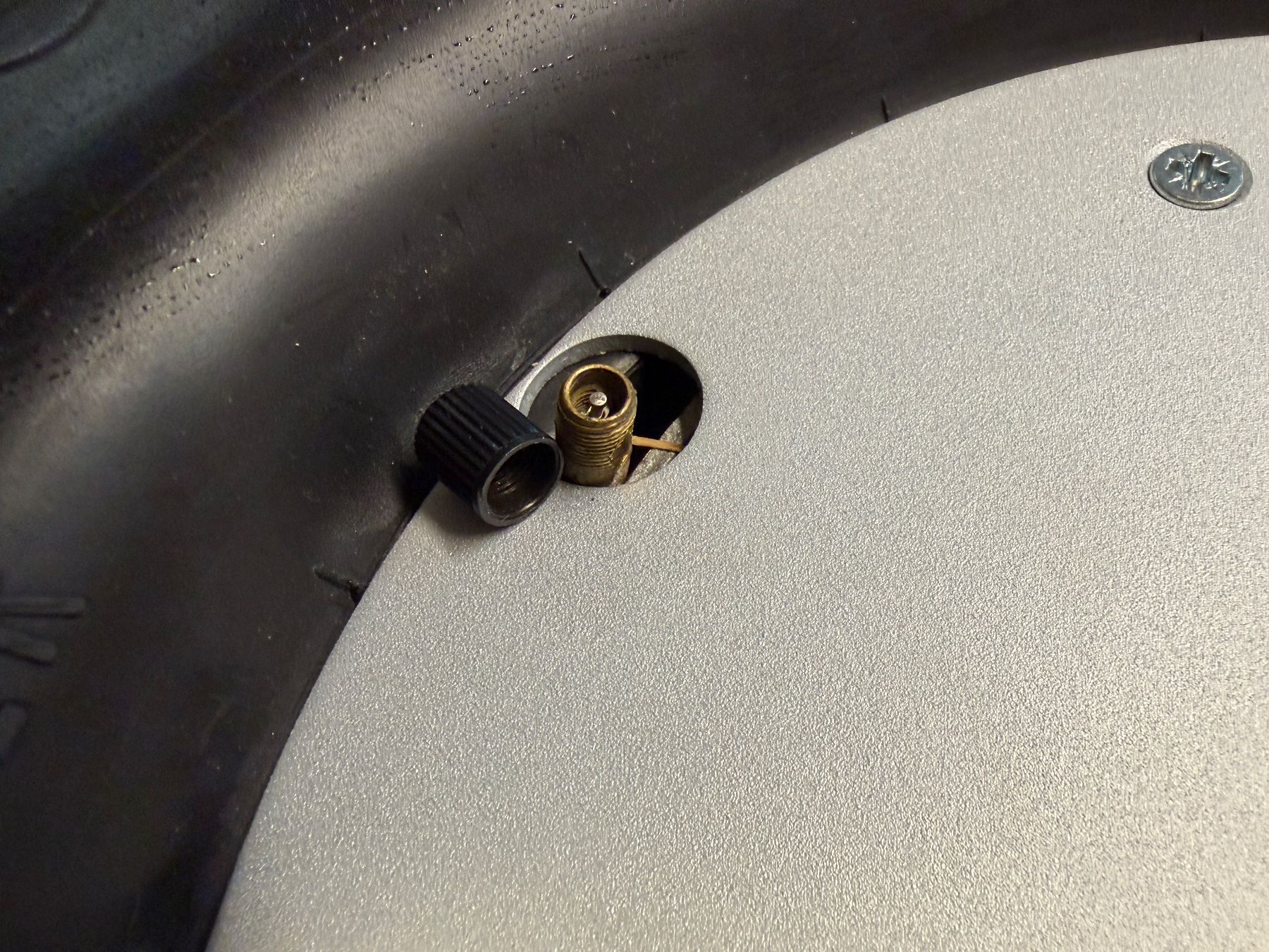 Sgabelli: Hocker mit Pneufuss – Usato da Brugg AG venduto da bevobu 5