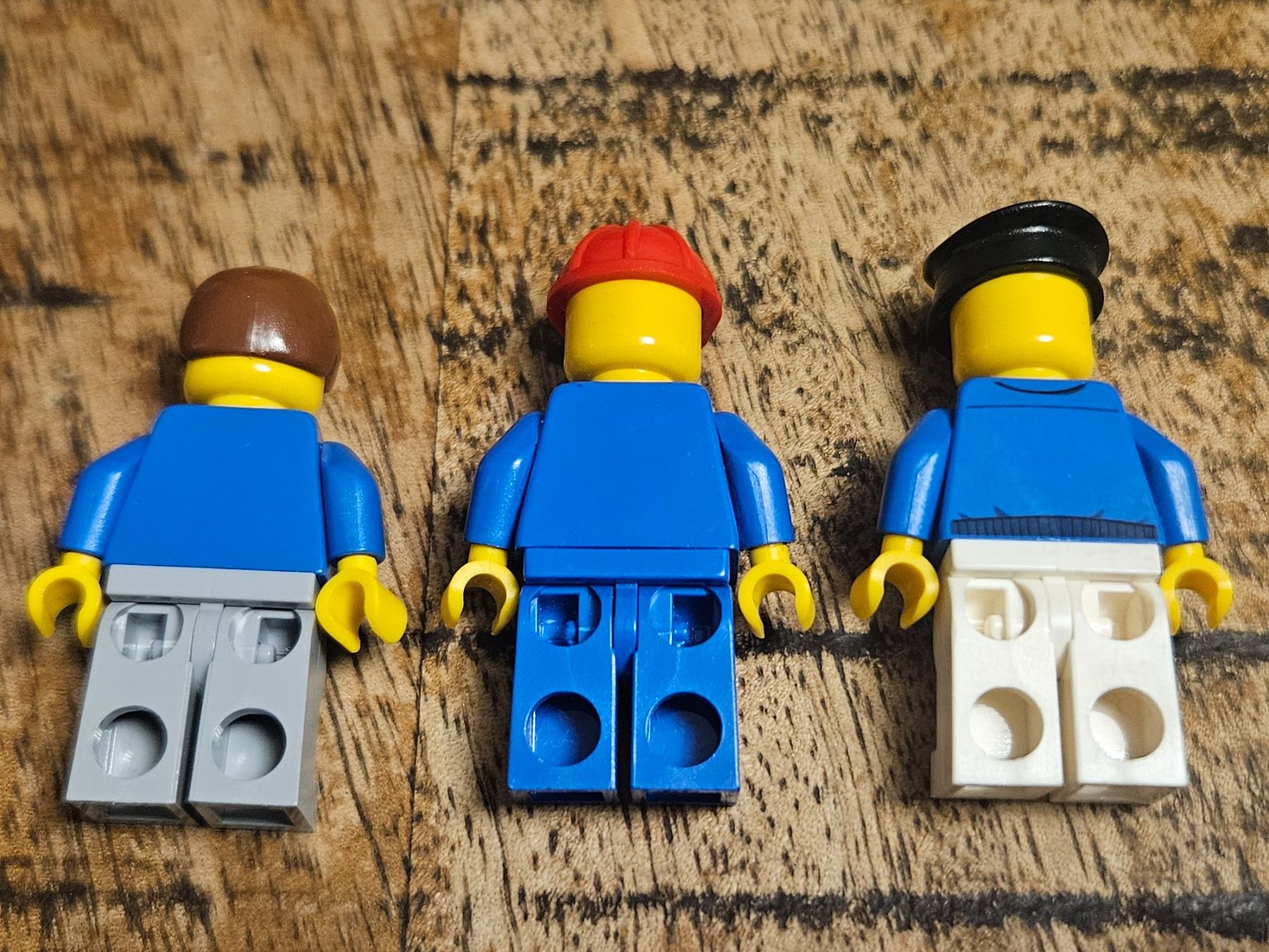 Lego Kit di costruzioni: lego lot de 3 figurines – Usato da Confignon venduto da Ecrofigs 1