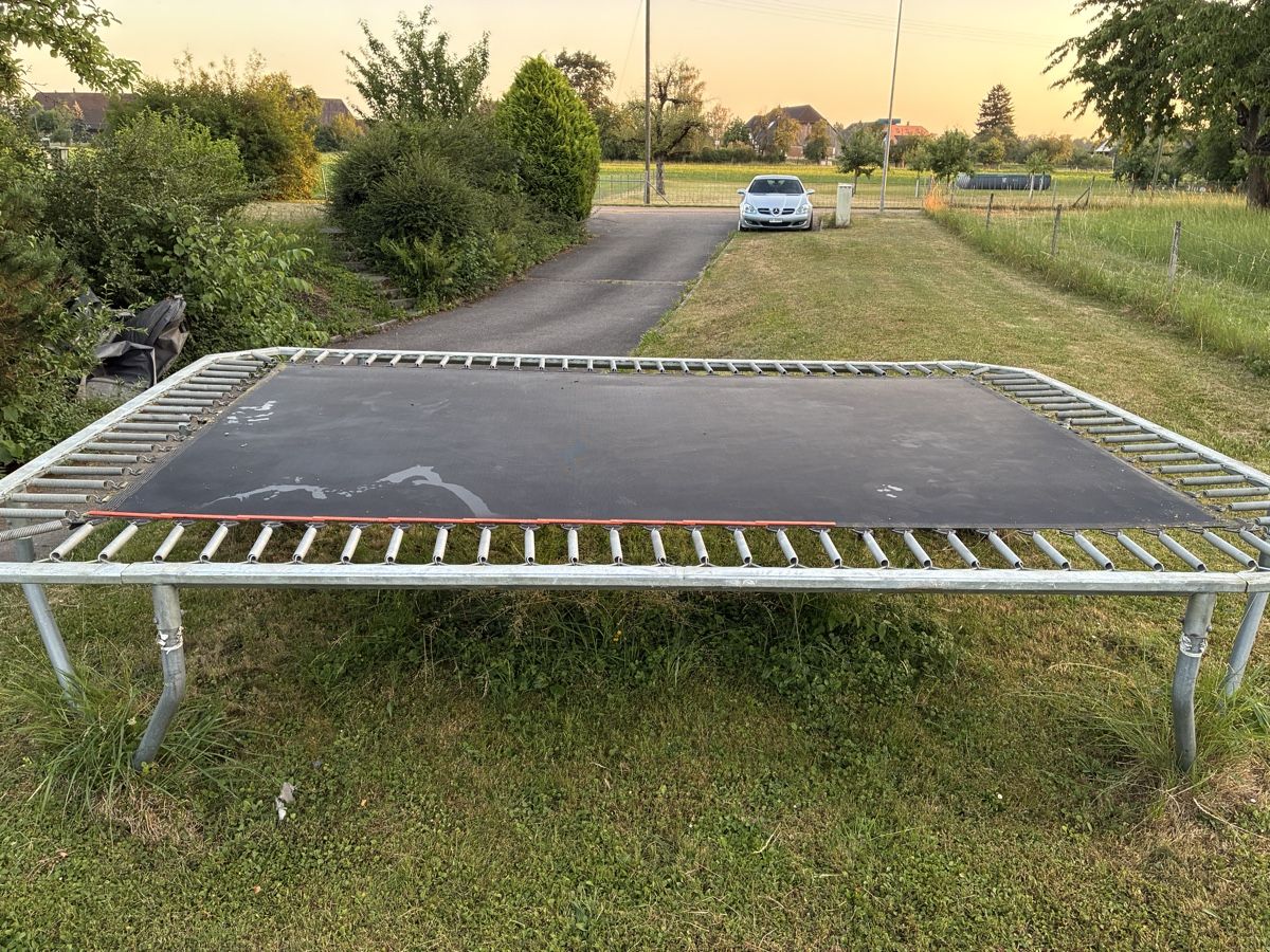 Trampoline: Trampolin 200cm x 300cm – Gebraucht aus Gerlafingen von karmate
