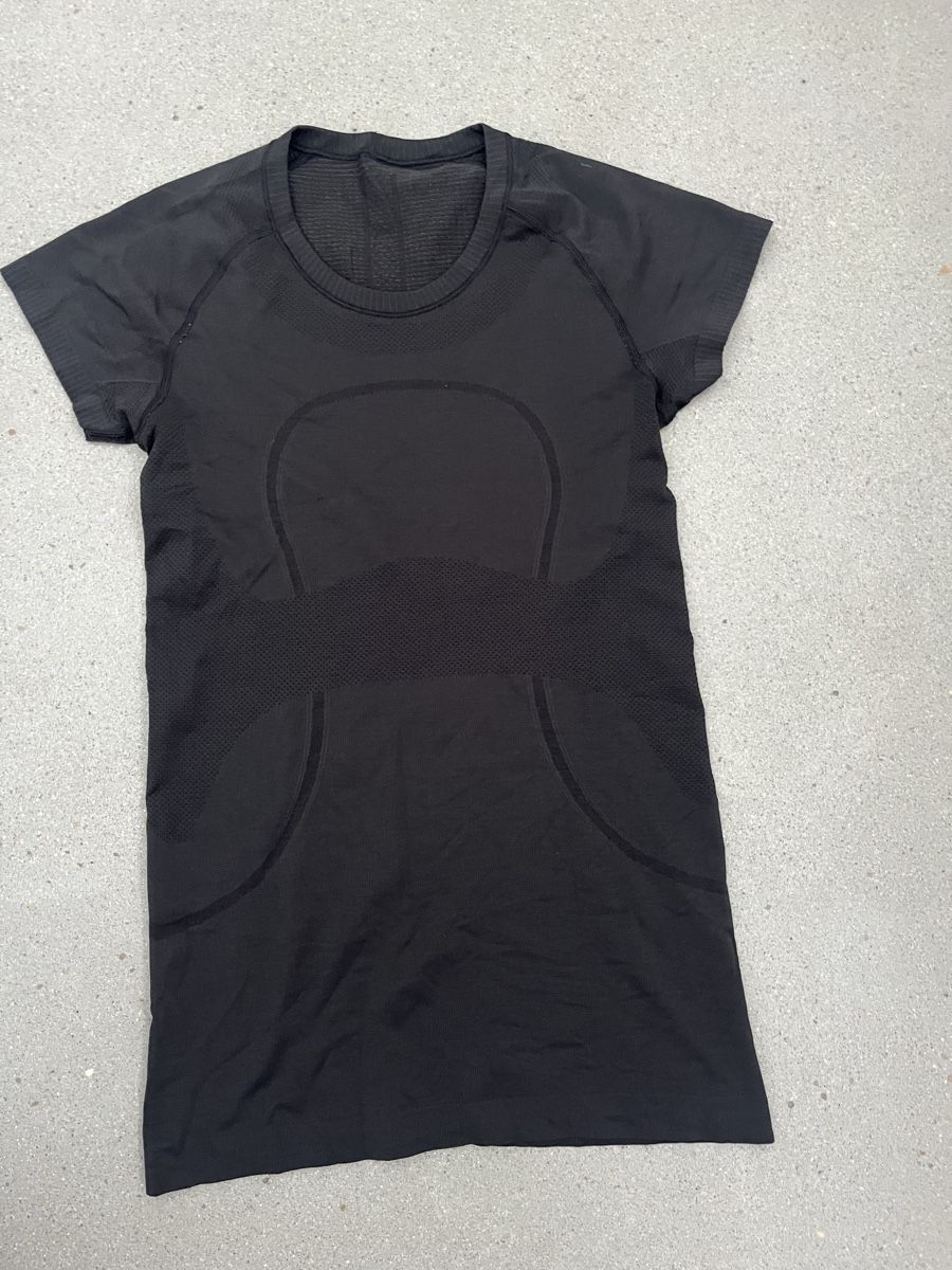 Lululemon T-shirt: Lululemon Shirt Gr. 6 – Usato da Dottikon venduto da kat_jk9m
