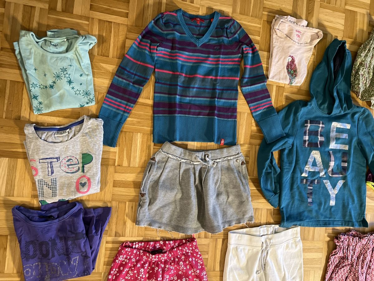 Lotti & Set di vestiti: Kinderkleider Paket Mädchen, Gr. 134/140 – Usato da Zuchwil venduto da Commander0 5