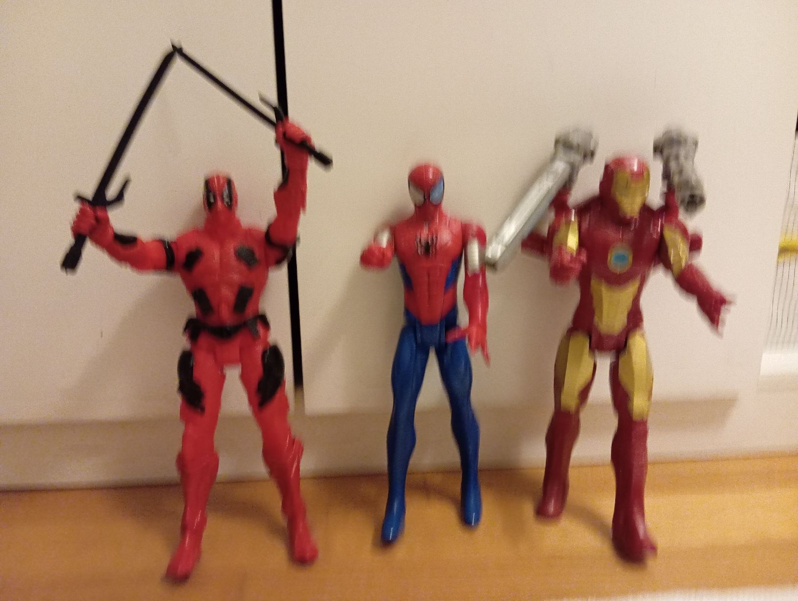 Marvel Giocattoli: Spiderman Deadpool Ironman Figure – Usato da Winterthur venduto da Emrh