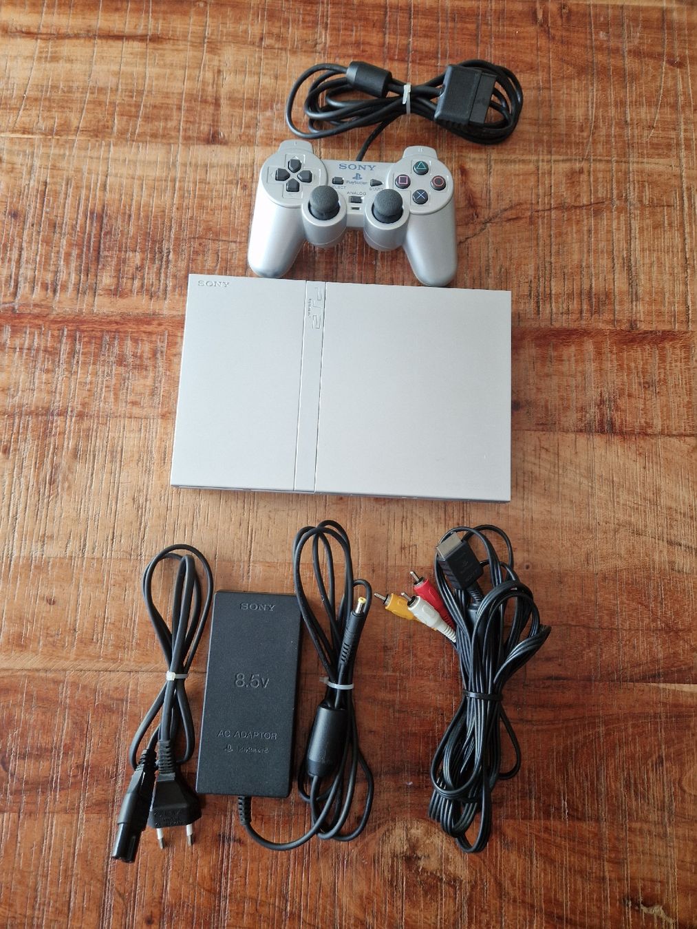 Sony Console: PlayStation 2 Slim Silber Komplettset – Usato da Horw venduto da mas_7sh8 9