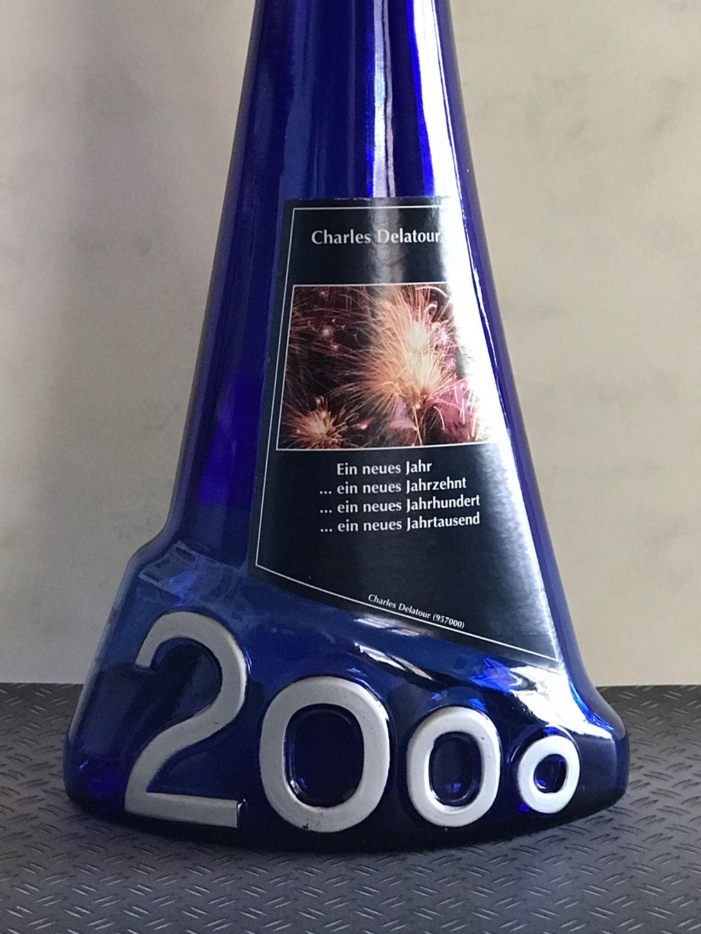Bicchieri, Caraffe & Bottiglie: Flasche leer MILLENIUM-SILVESTER 2000 Spezialflasche 75 cl – Usato da Däniken SO venduto da allerlei54 4