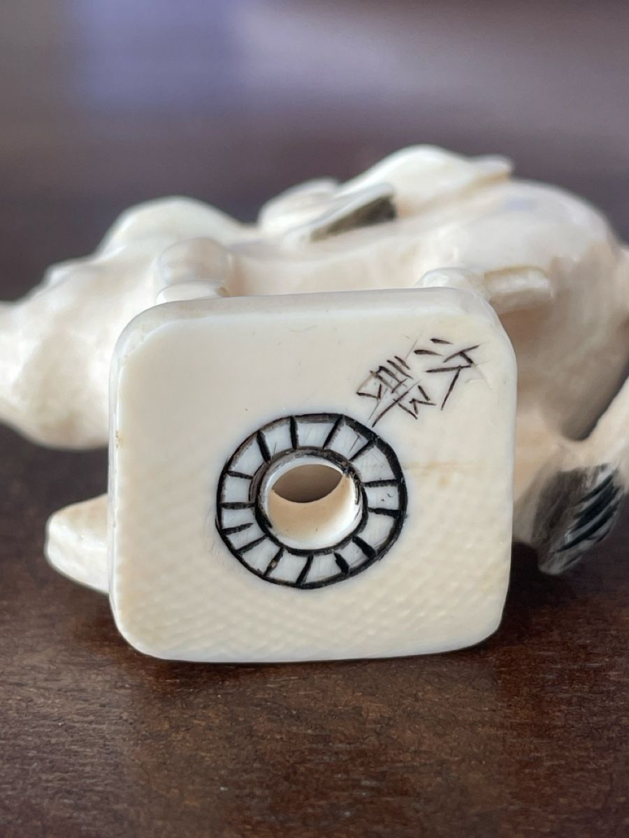 Statuette: Netsuke, Mann auf Wasserbüffel, signiert – Usato da Embrach venduto da Gauvain1 6