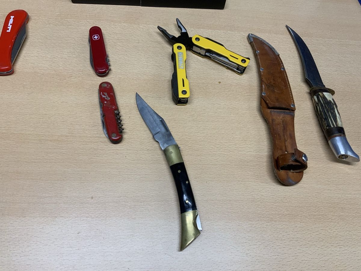 Coltelli tascabile: Taschenmesser und Multitool Set verschiedene Marken gebrauch – Usato da Niederuzwil venduto da Miami1999 2