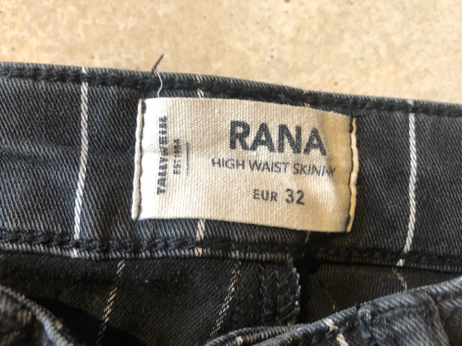 Tally Weijl Pantaloni: Super Hose 32 Schwarz und weiß gestreift – Usato da Orpund venduto da Mary8972 2